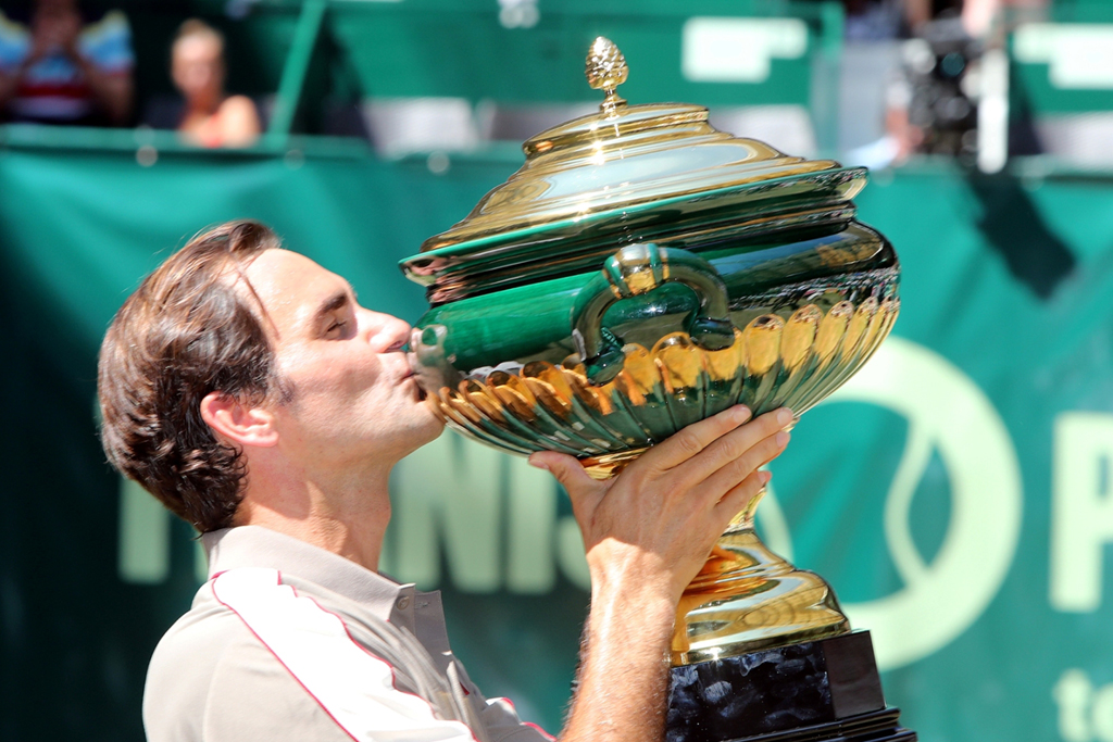 Federer mit Pokal