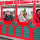 Fahrgäste im Walibo Express